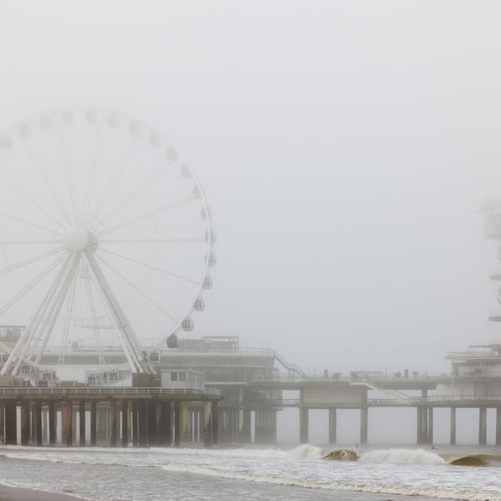Papiers Peints Panoramique - Foggy Ferry Wheel in Scheveningen - Other motifs New Arrivals