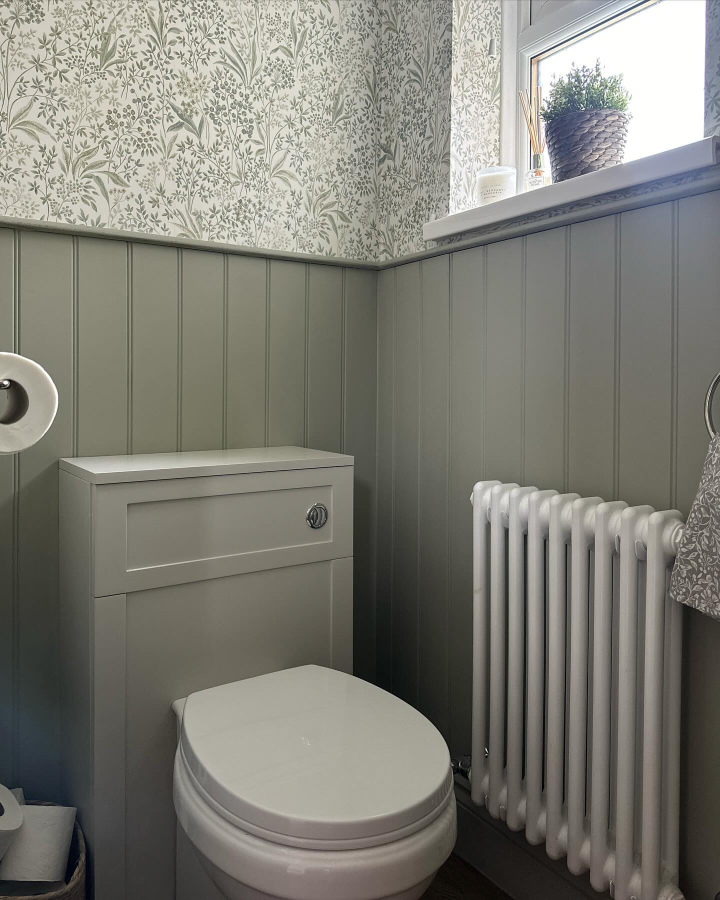 Before & afters 🙊 In love with our little downstairs bathroom 🥺 my dad will forever get wallpapering jobs after this. He did such a good job 🥺🫶🏼

Theres still bits to add in here, its not 100% completed. I need to get a blind and do abit touching up still but its looking cute 🥰

#newhome #countryliving #homeinsta #diykitchens #howdenskitchens #rusticcountry #moderncountry #detatchedhouse #homeinspo #traditionalhome #housecompletion #modernvintagehome #discoverunder10k #happyfriday #wallpaper #wallpassion #2026nocturn #nocturnwallpaper