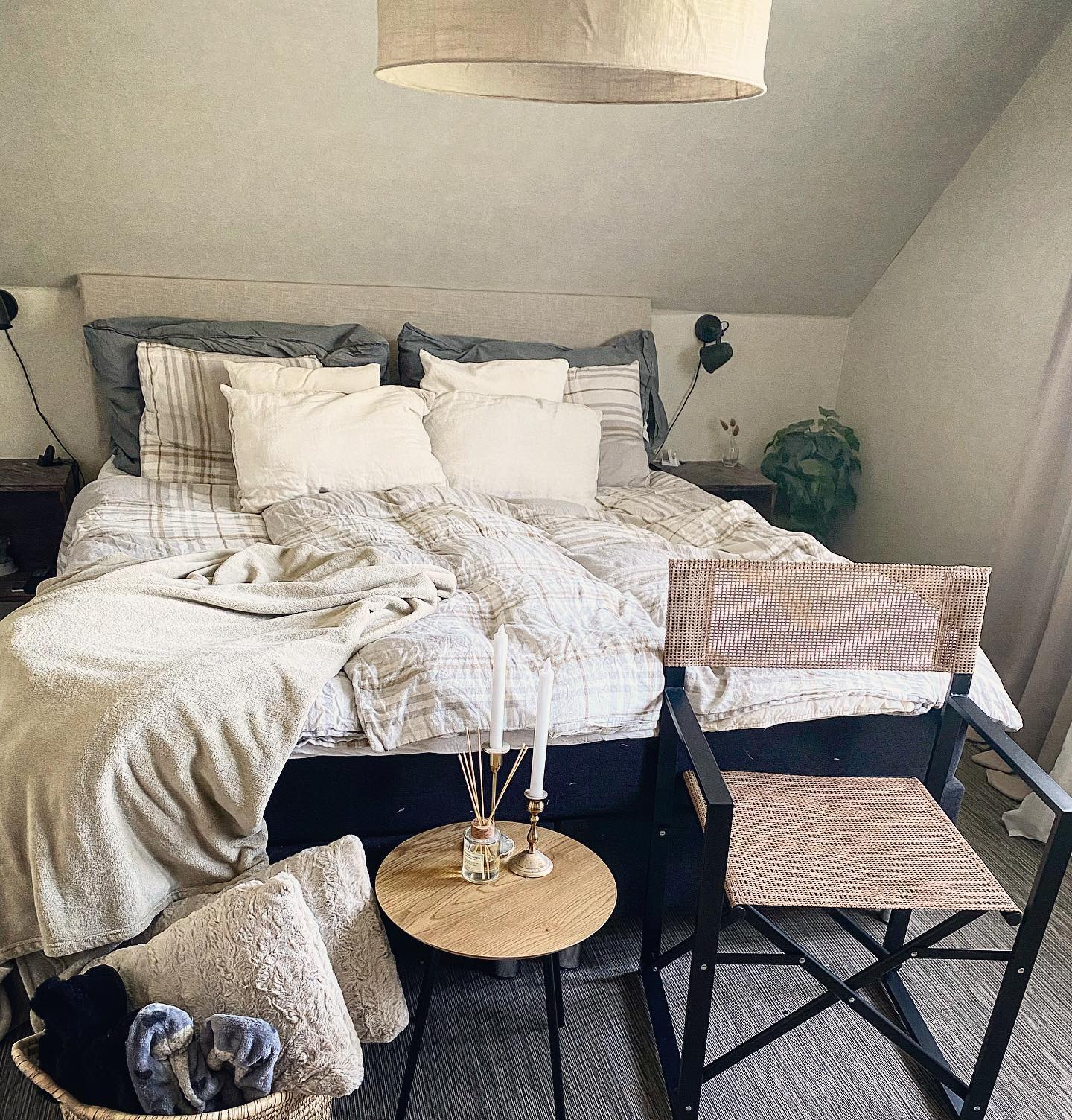 ~Med en önskan om att du tar hand om dig~

Trevlig fredag fina du, hoppas att du unnar dig något extra i kväll 🤍
.
.
.
.
.
.
.
.
#bedroom #bedromdecor #bedroom #bedroominspo #bedroomgoals #clean #cleaning #cleangirl #cleangirlaesthetic #interior #interiordesign #interiorscontentforyou #interiør #interiordesigner #interiorstyling #scandi #scandihome #scandiboho #scandiinterior #scandistyle #scandinavianhome #inredningsinspo #inredning #inredningsdetaljer #inredmedhusohem #diy #diycrafts #diyhomedecor #diyideas #jysk #beige