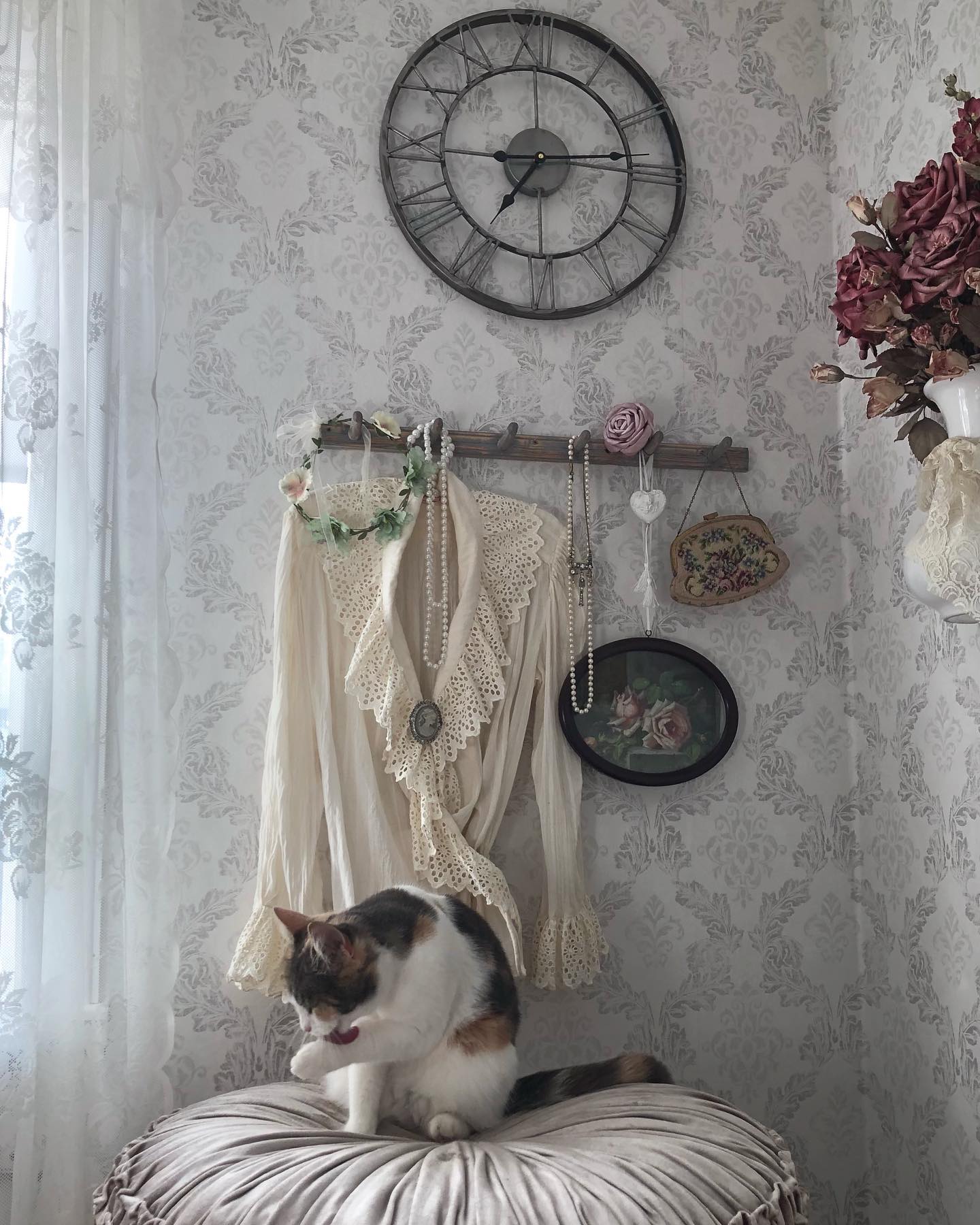 Det är nästan bara Cindy som inte är vintage i den här hörnan 😻🌹⚜️