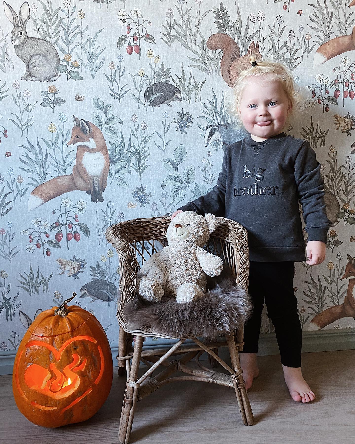 Stoltare storebrorsa får man leta efter. ♥️ Hoppas han tar lika bra hand om riktiga bebisen som pumpabebisen. Om allt går som det ska kommer ett syskon i april. 👶🏼