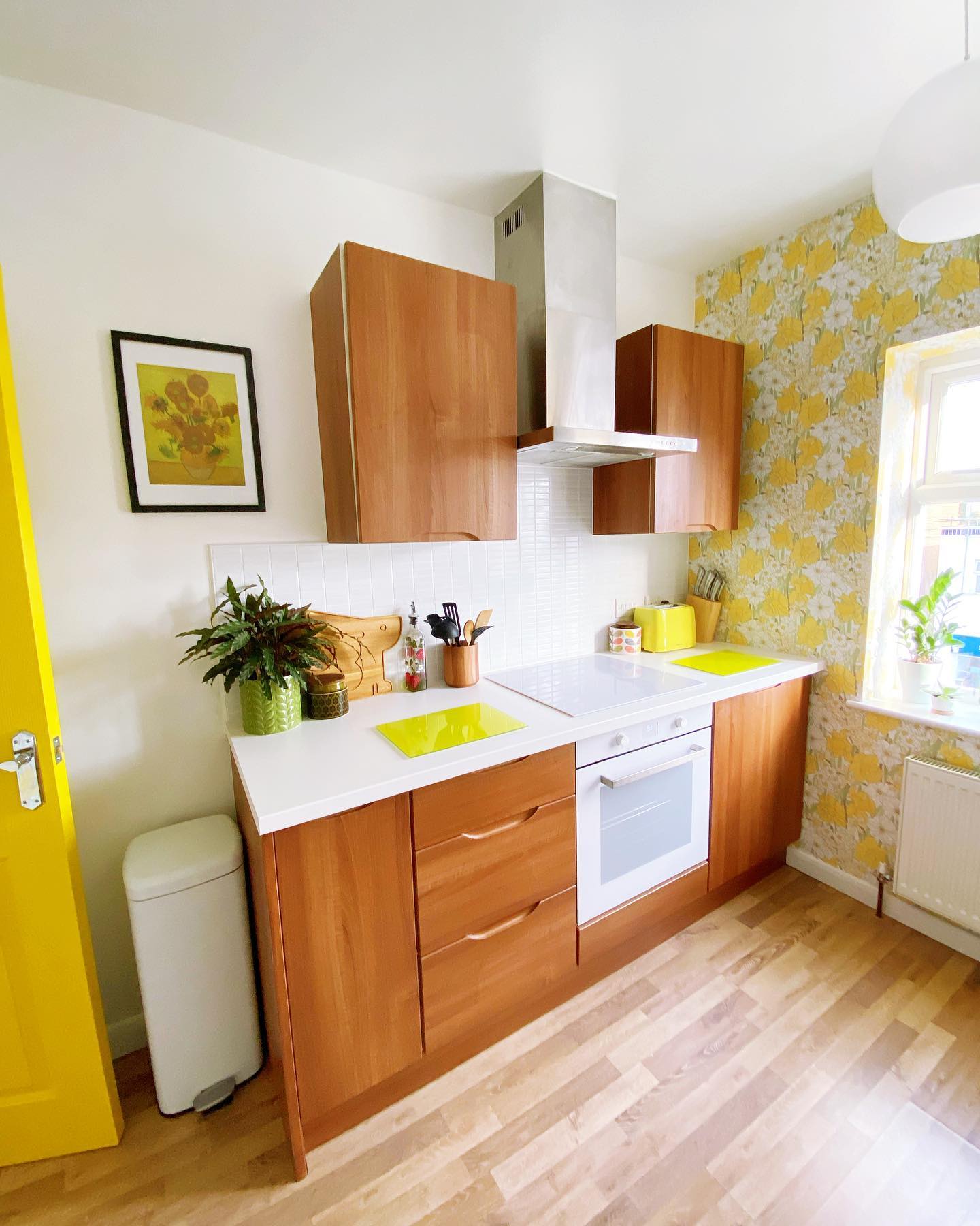 🌼 I think the kitchen is the most cheerful room in the flat and I haven’t posted it in a while 🌼 enjoy it in a slightly tidier state than it currently is in 😆 