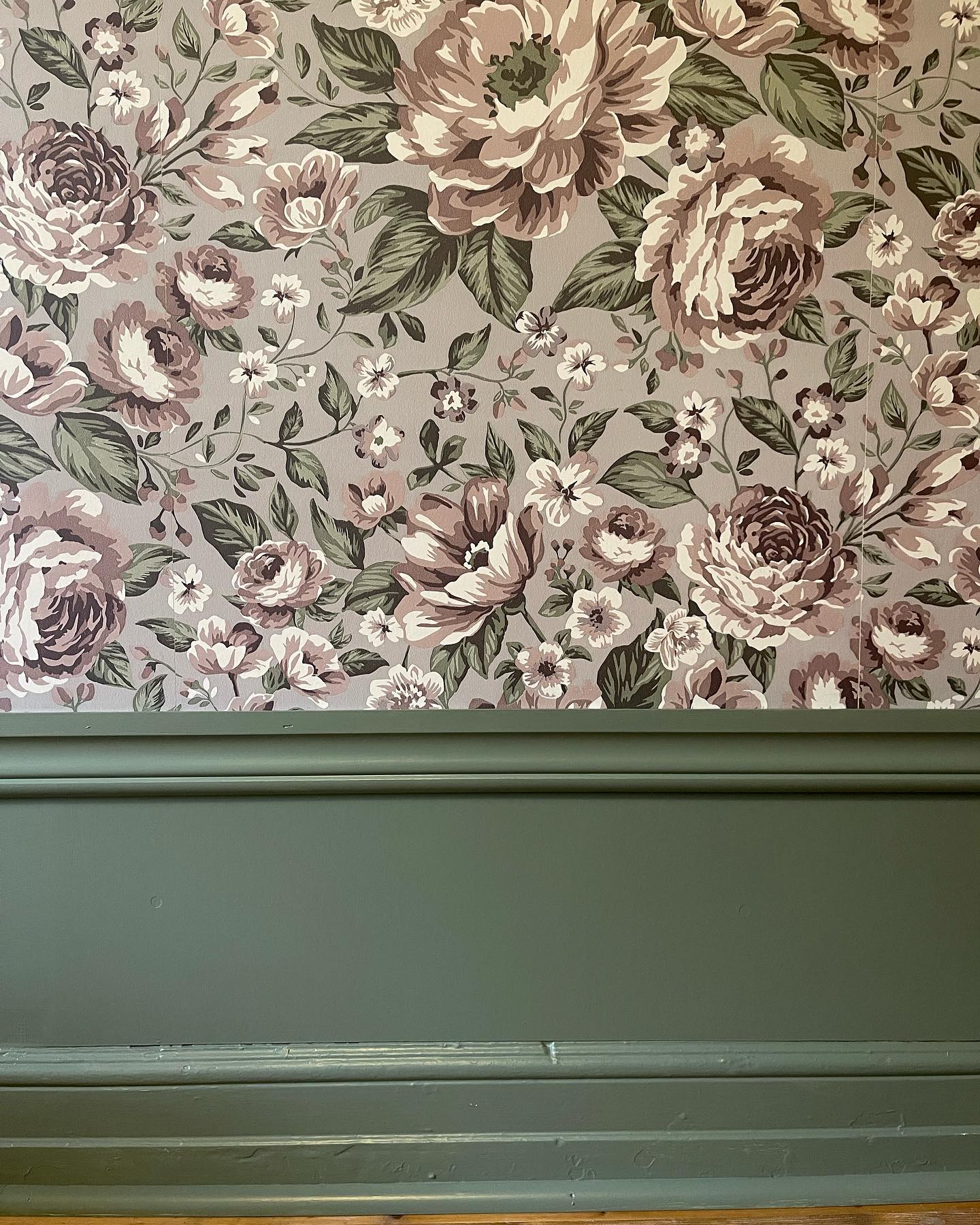 [ kidsroom ] 🌸🌿

Loppan ska snart få flytta in i sitt nya rum här hemma👧🏼 Liten smygtitt får ni här👆🏼🥰

Önskar er en fin kväll! 🤍
